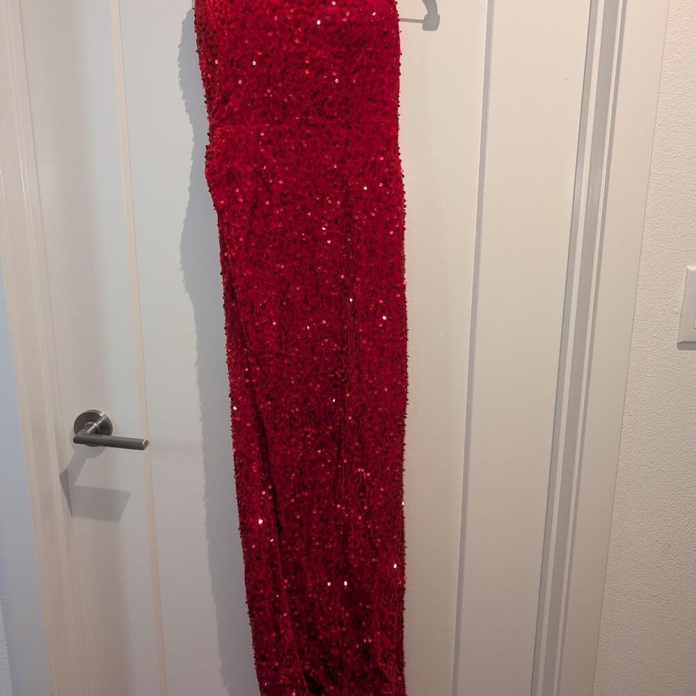 Red sequin maxi dress #party #eveningwear #glamour